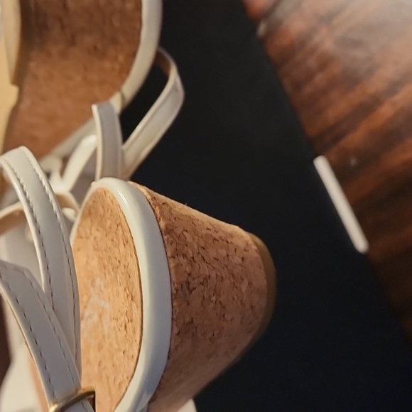 White sandals - Picture 5 of 8